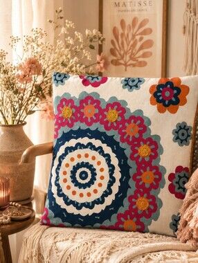 Crate & Barrel "Matilda" Floral Medallion Pillow Cover 20 x 20